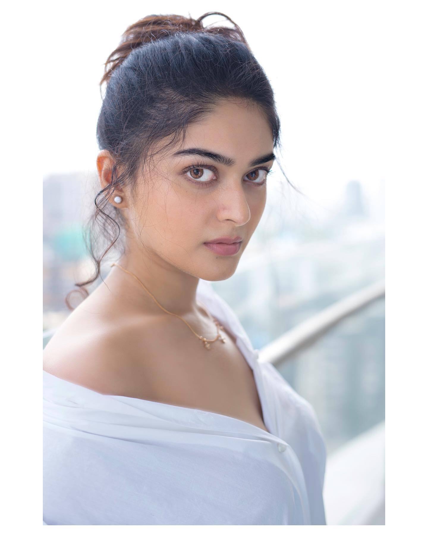 Viral Pics of Vaibhavi Shandilya Hot & Sizzling