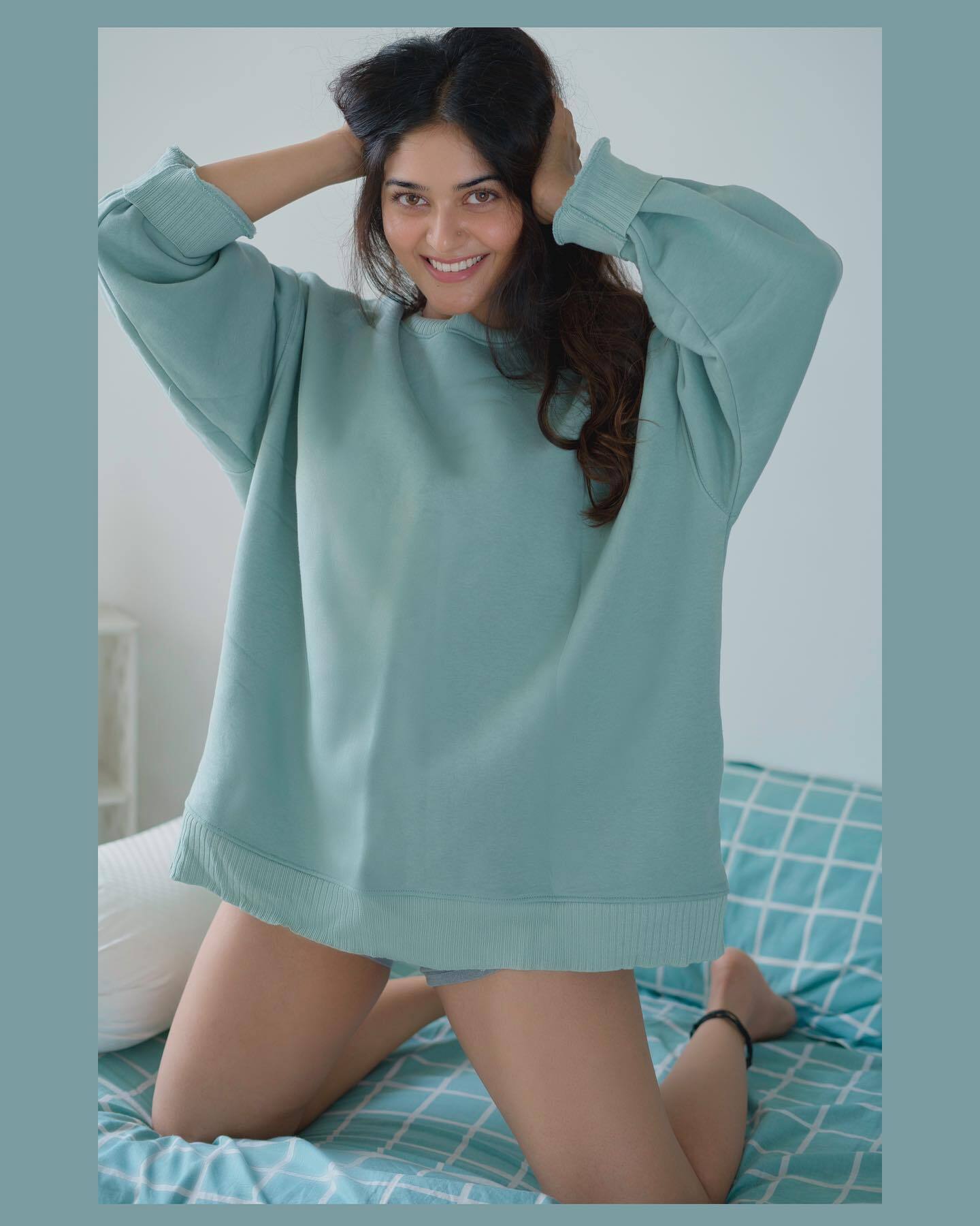 Viral Pics of Vaibhavi Shandilya Hot & Sizzling
