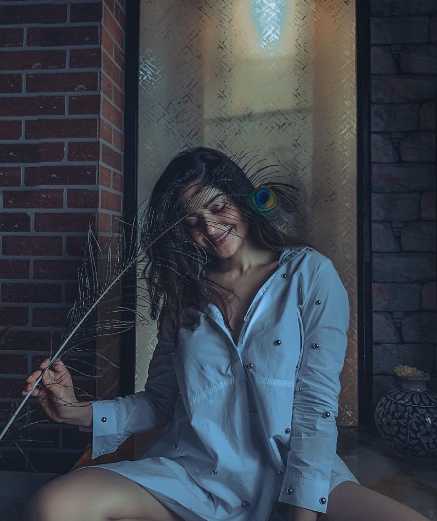 Viral Pics of Vaibhavi Shandilya Hot & Sizzling