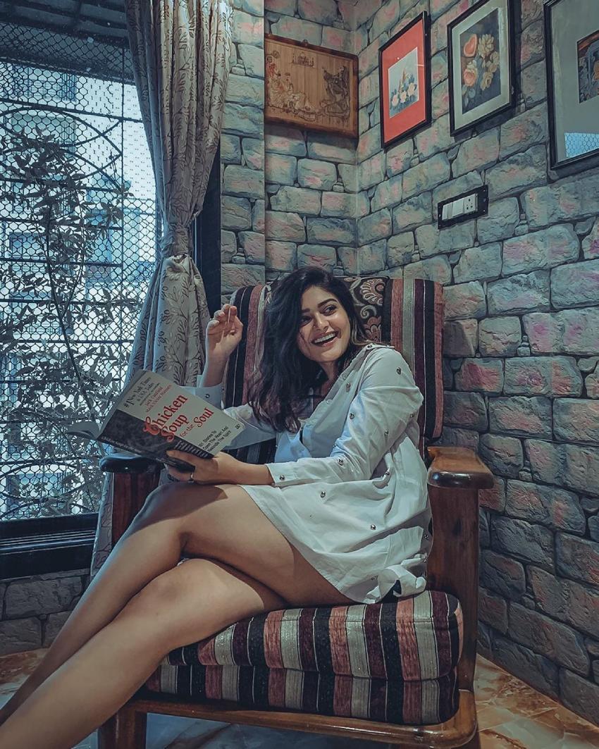 Viral Pics of Vaibhavi Shandilya Hot & Sizzling