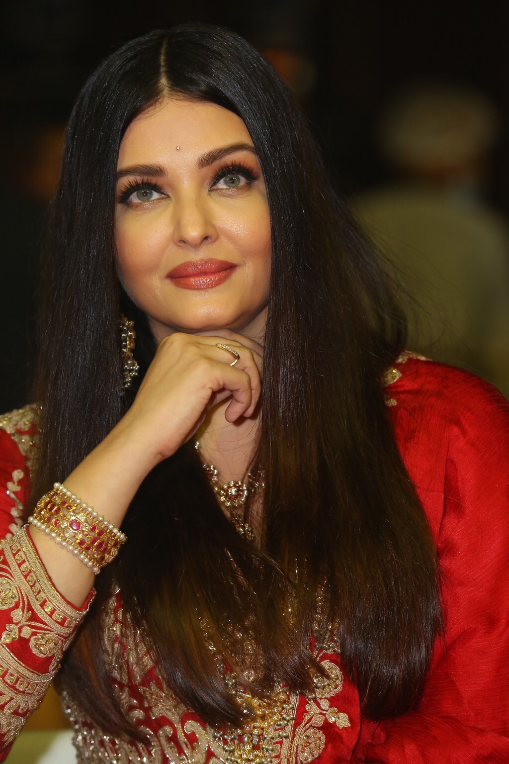 Aishwarya Rai Bachchan Looks Stunning At PS-1 Pre Release Event
