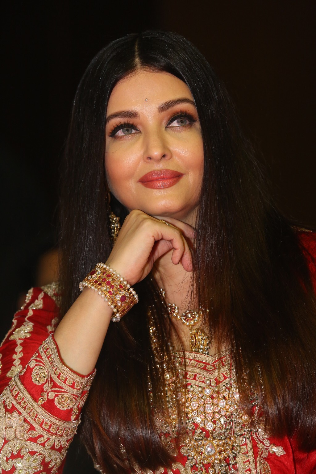 Aishwarya Rai Bachchan Looks Stunning At PS-1 Pre Release Event