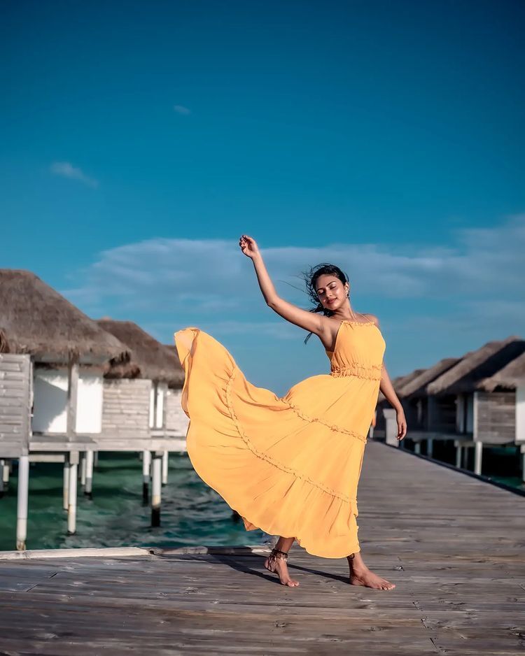 Amala Paul: జాకెట్ తీసి మరి అమలా పాల్ రచ్చ.. బీచ్ లో హాట్ గా అందాల ప్రదర్శన