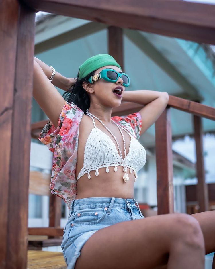 Amala Paul: జాకెట్ తీసి మరి అమలా పాల్ రచ్చ.. బీచ్ లో హాట్ గా అందాల ప్రదర్శన