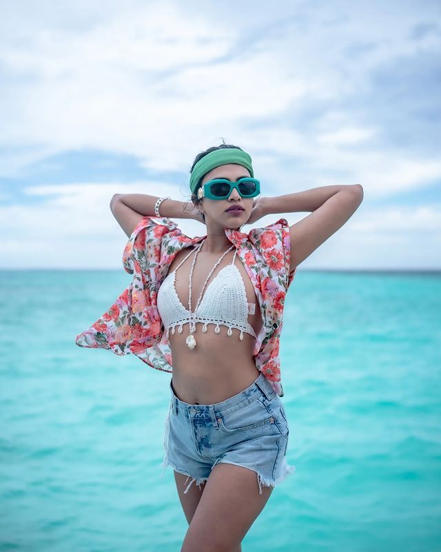 Amala Paul: జాకెట్ తీసి మరి అమలా పాల్ రచ్చ.. బీచ్ లో హాట్ గా అందాల ప్రదర్శన