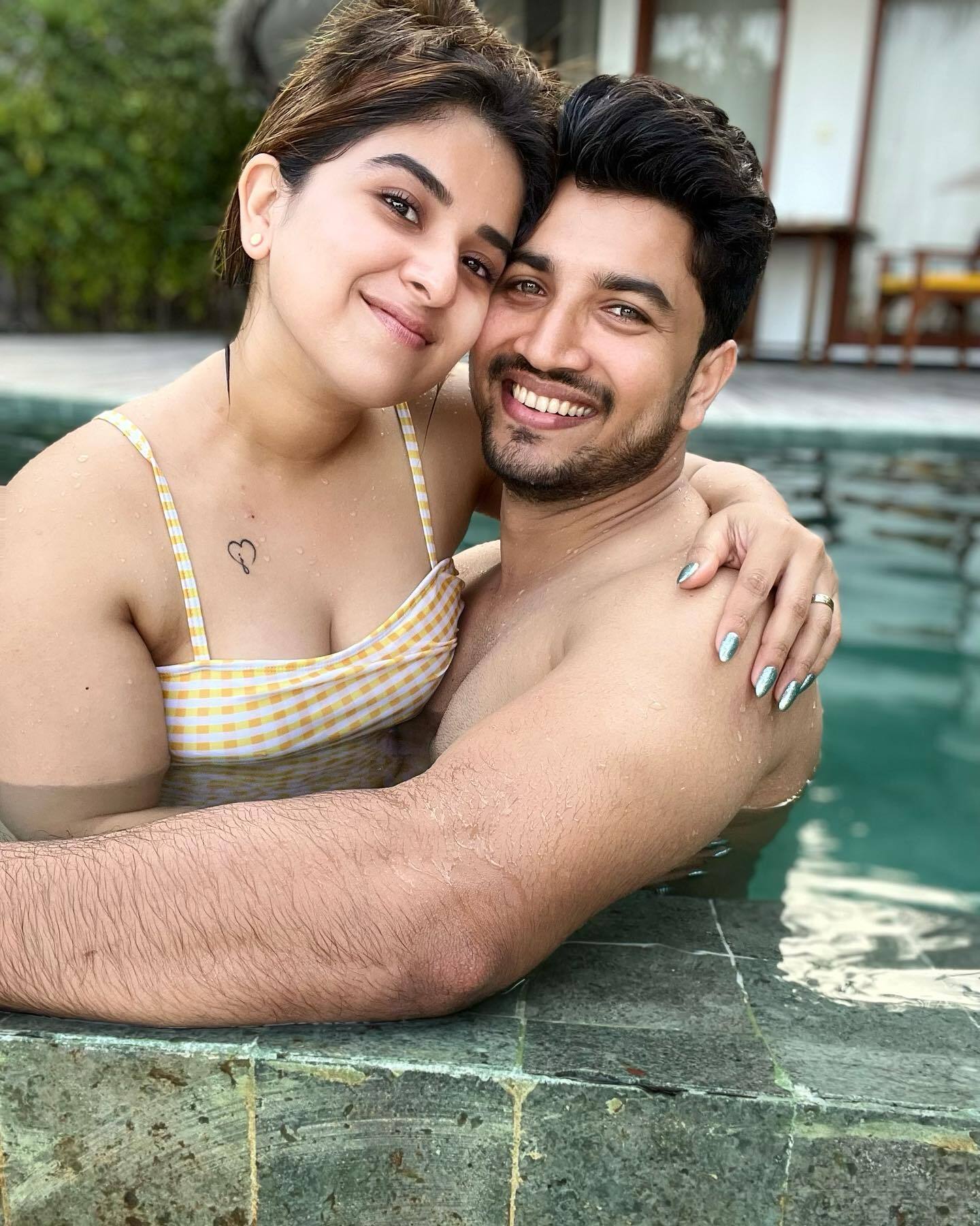 Aparna Thomas And His Husband Jeeva Joseph Vaccation Romantic Pics Goes