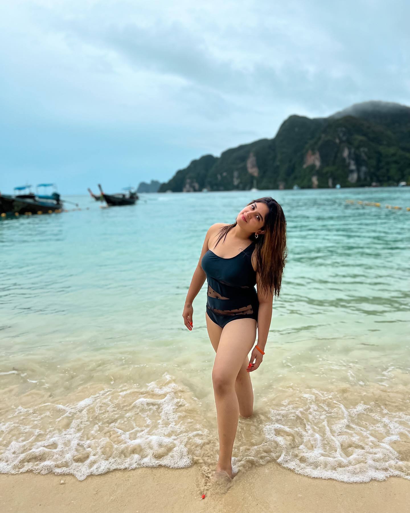 Aparna Thomas And Her Husband Jeeva Joseph Vacation Romantic Pics Goes Viral