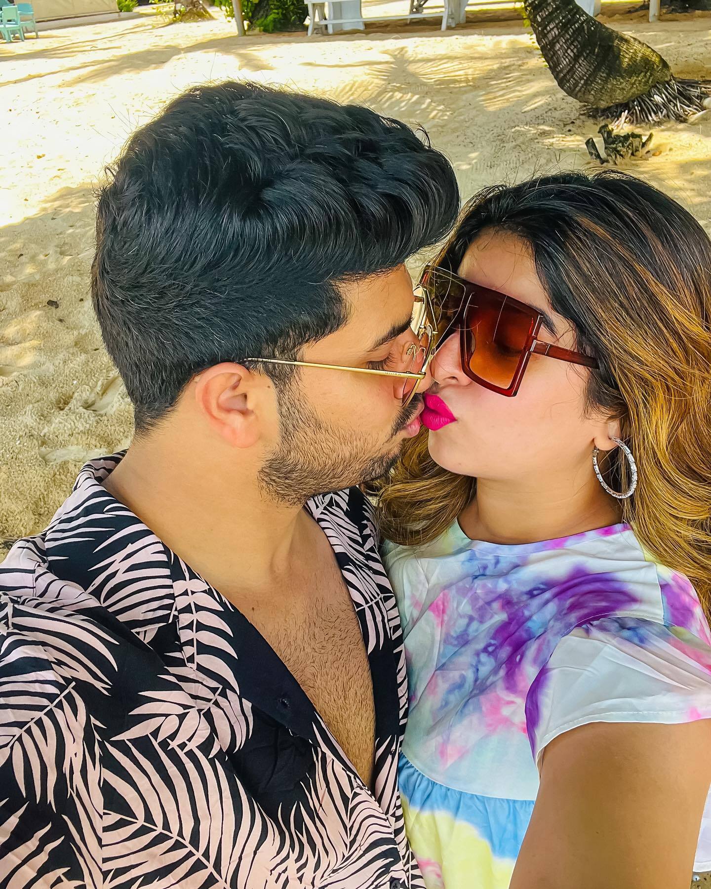 Aparna Thomas And Her Husband Jeeva Joseph Vacation Romantic Pics Goes Viral