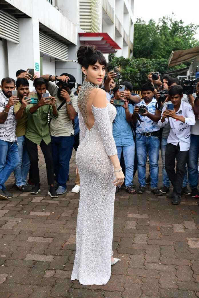 Jhalak Dikhhla Jaa 10: Nora Fatehi Turns Shimmer Queen On The Sets; Looks Hot