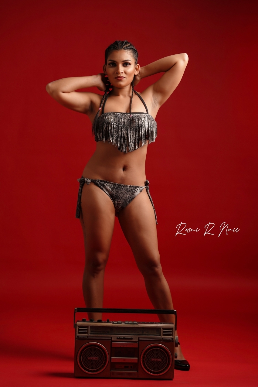 ಮಲಯಾಳಂ ಬೆಡಗಿ ರೆಶ್ಮಿ ಆರ್ ನಾಯರ್ ಮಾದಕ ಫೋಟೊಗಳು