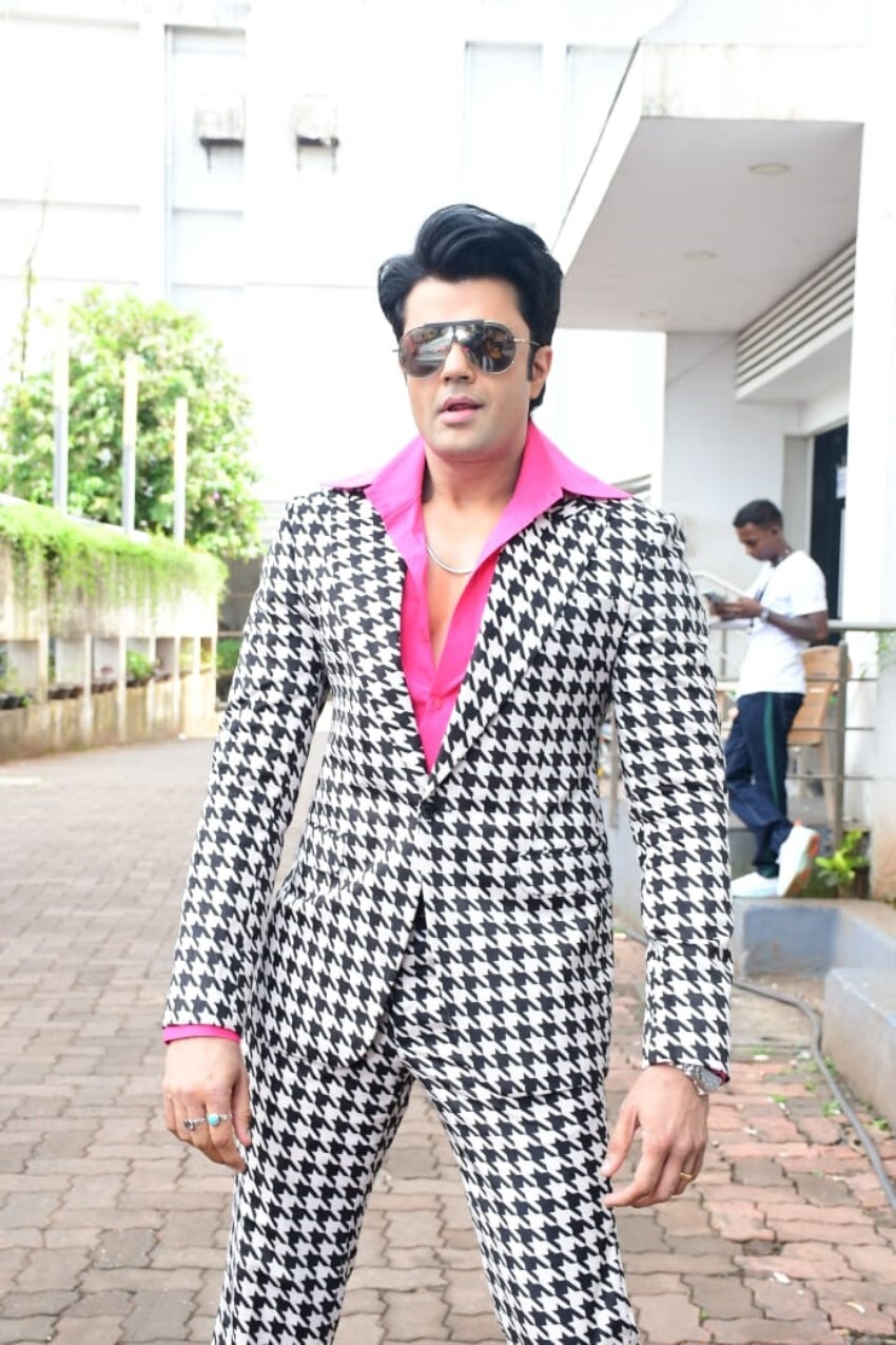 Nora Fatehi, Madhuri Dixit, Karan Johar and others snapped on the sets of Jhalak Dikhhla Jaa