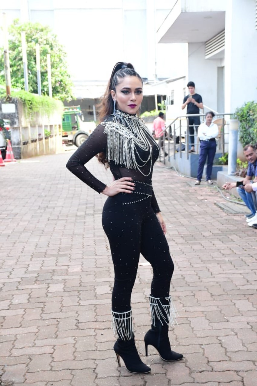 Nora Fatehi, Madhuri Dixit, Karan Johar and others snapped on the sets of Jhalak Dikhhla Jaa