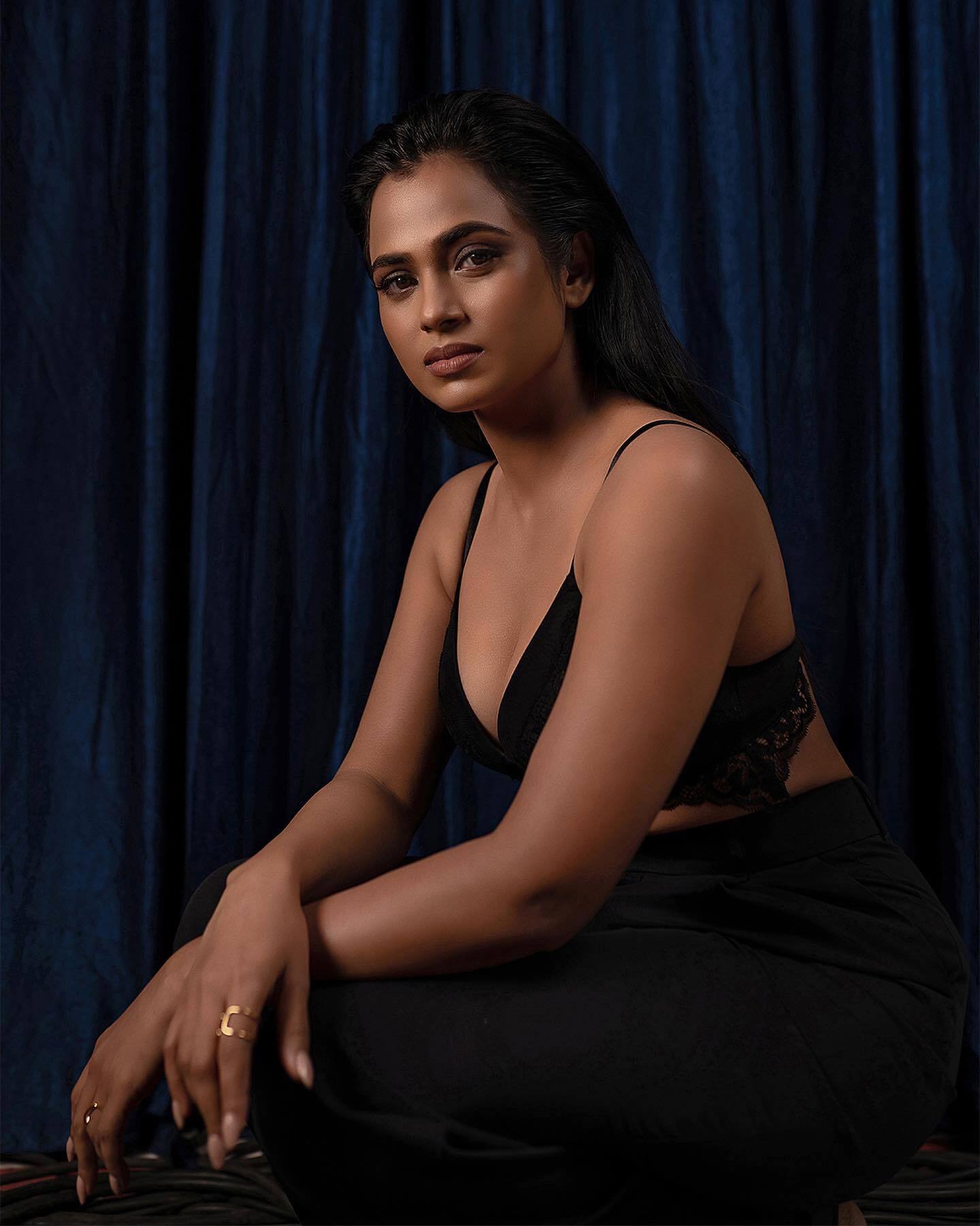 Ramya Pandian Hot Look Goes Viral On Internet