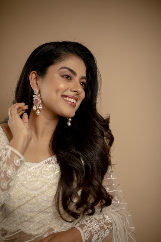 சுடிதாரில் ஜொலிக்கும் நிலவு.. சித்தி இத்னானியின் வேற லெவல் போட்டோஸ்!