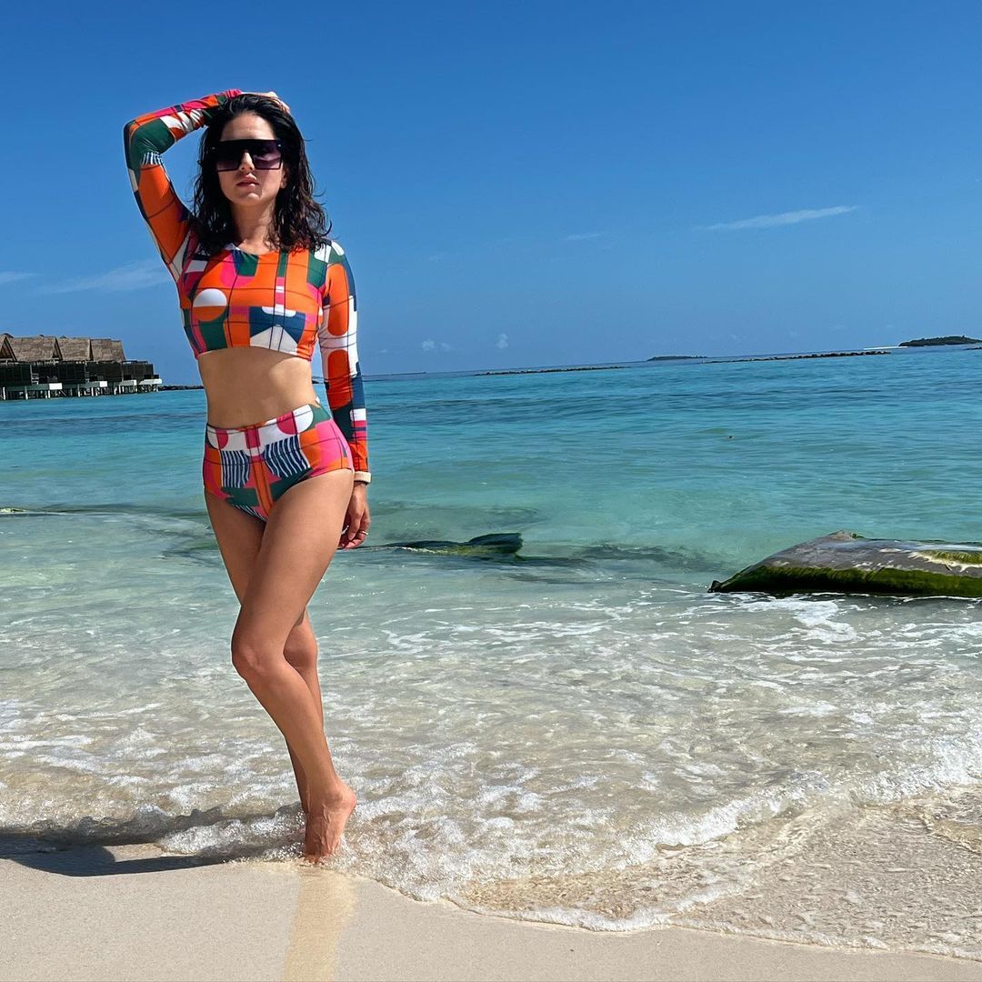 Sunny Leone Enjoys Her Vacation In Bikini