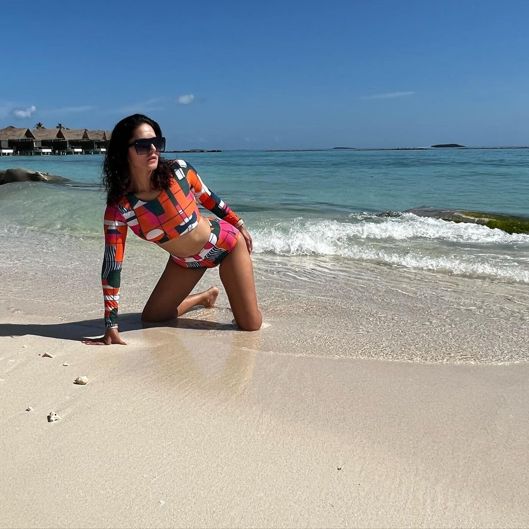 Sunny Leone Enjoys Her Vacation In Bikini