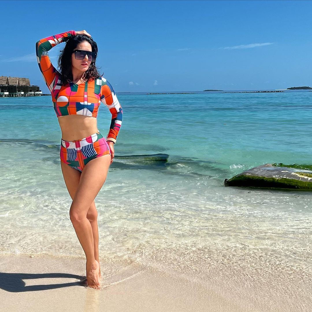 Sunny Leone Enjoys Her Vacation In Bikini