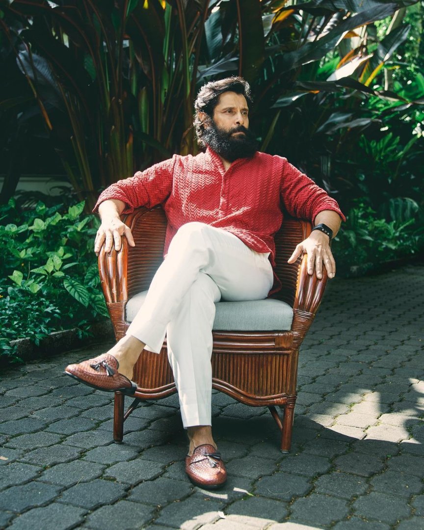 கெத்தாக போஸ் கொடுத்த ஆதித்த கரிகாலன்.. பிரமோஷன் போட்டோஸ்!