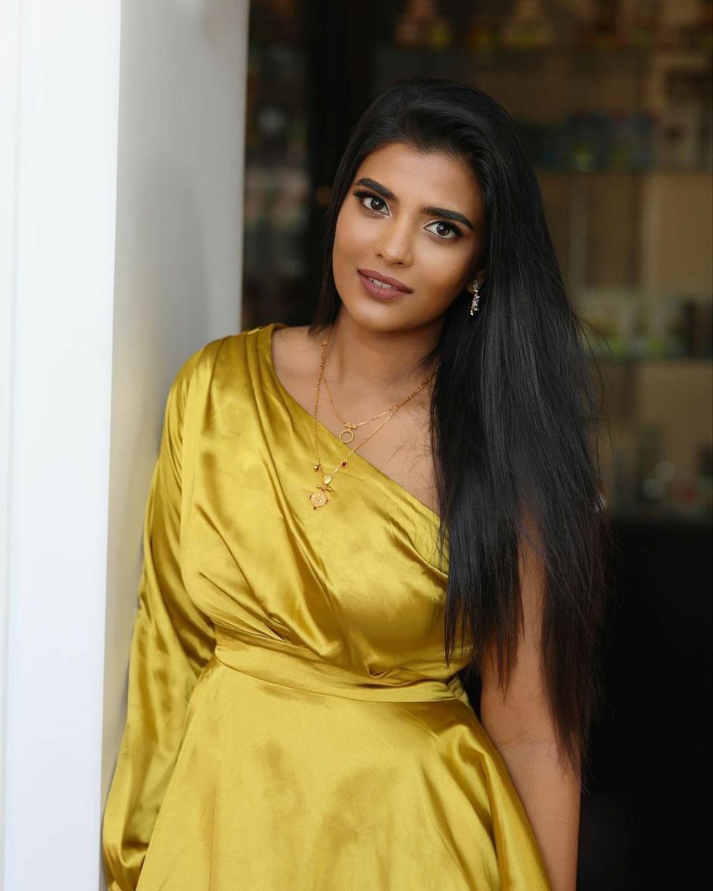 Aishwarya Rajesh: నటనలోనే కాదు గ్లామర్ తో కూడా ఈ బ్యూటీ స్టైలే వారు.. ఐశ్వర్య రాజేష్ లేటెస్ట్ ఫొటోస్