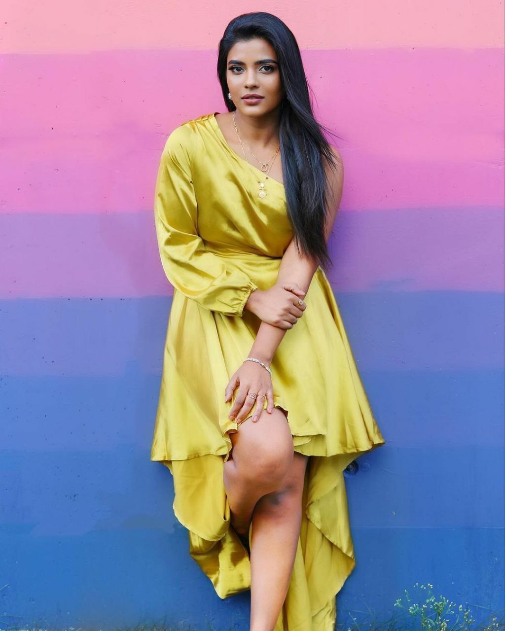 Aishwarya Rajesh: నటనలోనే కాదు గ్లామర్ తో కూడా ఈ బ్యూటీ స్టైలే వారు.. ఐశ్వర్య రాజేష్ లేటెస్ట్ ఫొటోస్