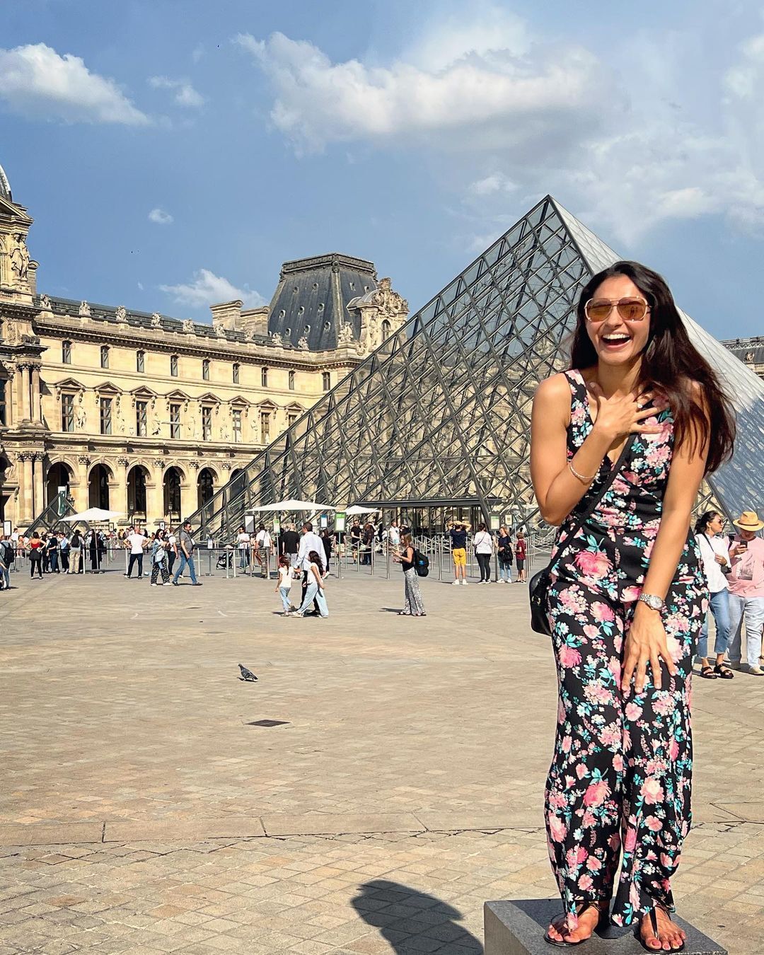 உள்ளாடை தெரியும்படி போஸ் கொடுத்த ஆண்ட்ரியா.. ரசிகர்களை மயக்கிய புகைப்படம்!