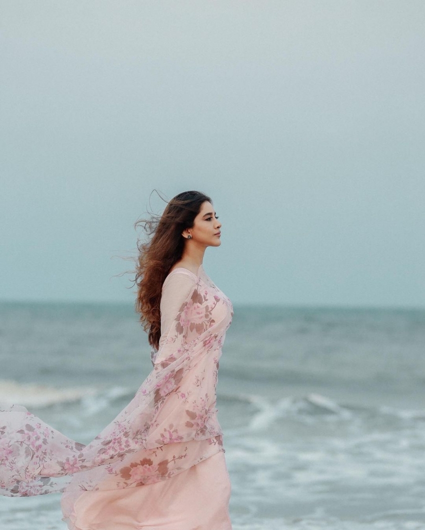 'ವಜ್ರಕಾಯ' ಸುಂದರಿ ನಭಾ ನಟೇಶ್ ಗ್ಲಾಮರಸ್ ಫೋಟೊಗಳು