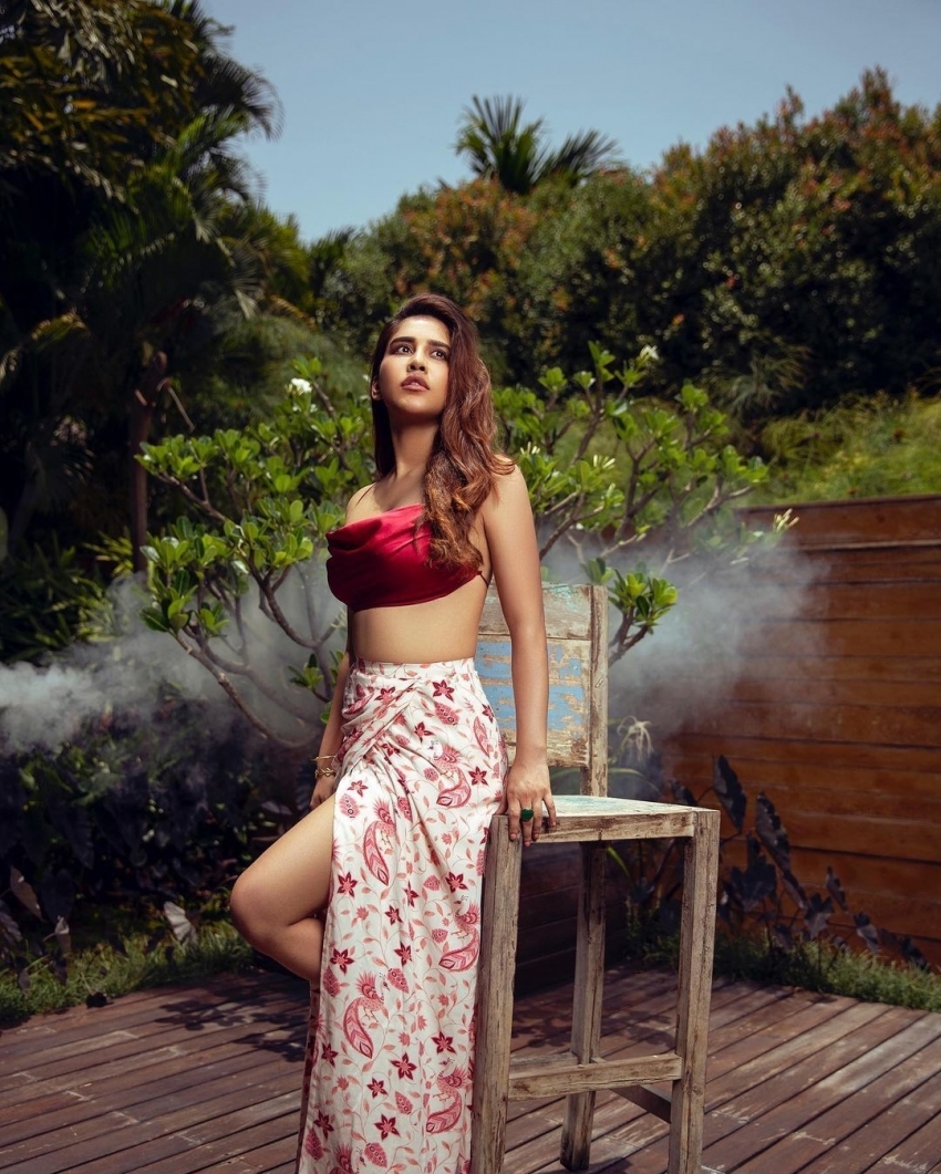 'ವಜ್ರಕಾಯ' ಸುಂದರಿ ನಭಾ ನಟೇಶ್ ಗ್ಲಾಮರಸ್ ಫೋಟೊಗಳು