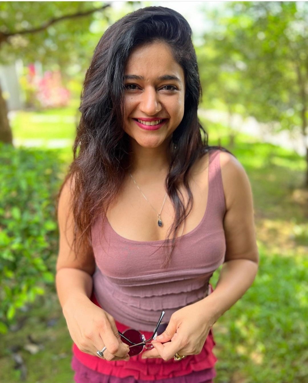 இப்படி சோம்பல் முறித்தால் எப்படி..ரசிகர்களை புலம்ப வைத்த பூனம் பாஜ்வா!