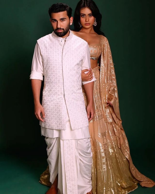 Ajay Devgn-Kajol's Daughter Nysa Devgan looks 'bold in gold' while posing with Janhvi Kapoor's rumoured BF Orhan Awatramani- See Pics