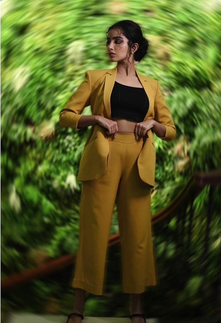 Anupama Parameswaran: కొంటె చూపులతో రెచ్చగొడుతోన్న అనుపమ.. లేటెస్ట్ పిక్స్‌లో క్యూట్‌గా!