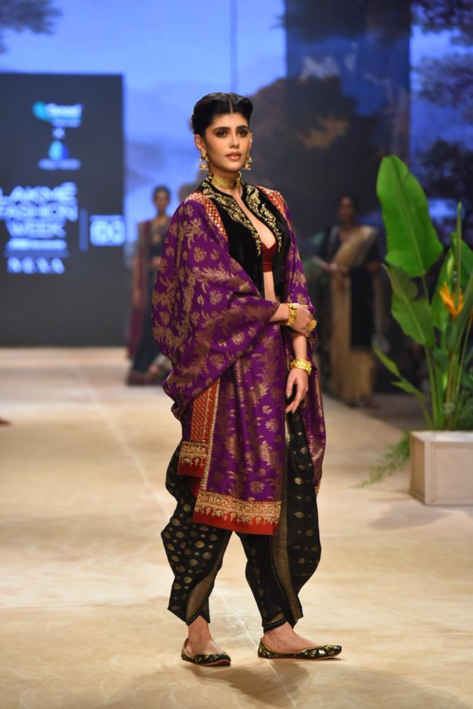 FDCI x Lakmé Fashion Week 2022: Sanjana Sanghi Gives Maharashtrian Look Stylish Twist As She Turns Showstopper