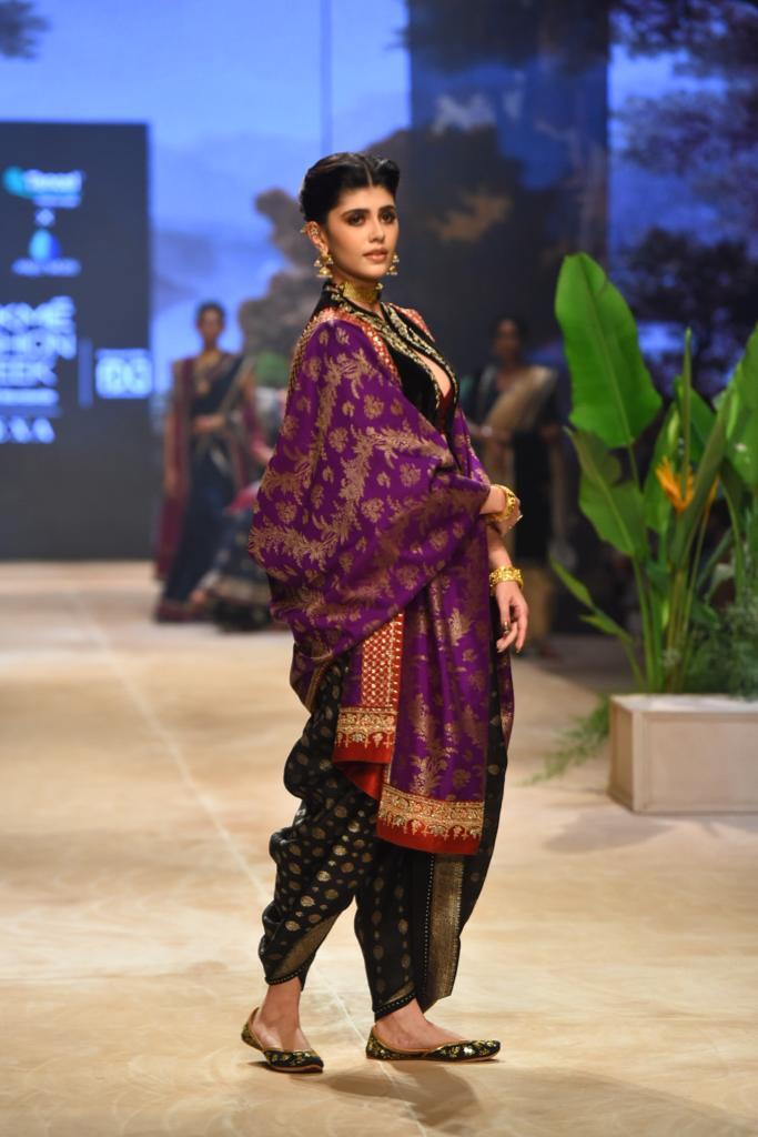 FDCI x Lakmé Fashion Week 2022: Sanjana Sanghi Gives Maharashtrian Look Stylish Twist As She Turns Showstopper