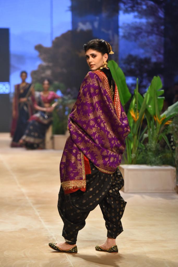 FDCI x Lakmé Fashion Week 2022: Sanjana Sanghi Gives Maharashtrian Look Stylish Twist As She Turns Showstopper