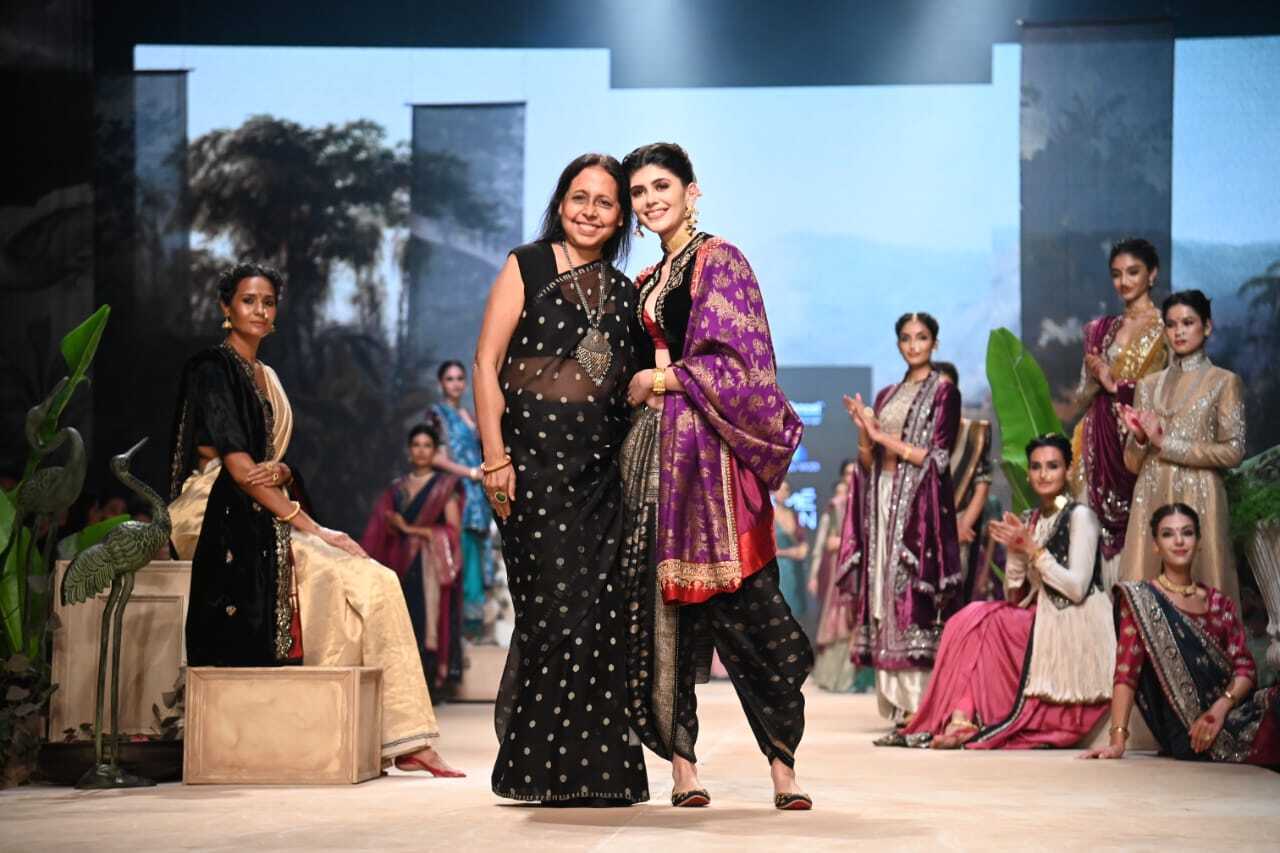 FDCI x Lakmé Fashion Week 2022: Sanjana Sanghi Gives Maharashtrian Look Stylish Twist As She Turns Showstopper