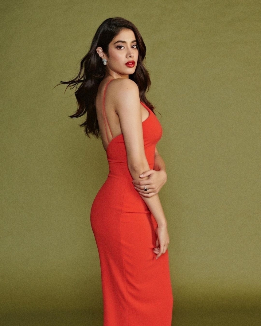 Janhvi Kapoor is a gorgeous diva in B’town!! Take a look at her hot photos