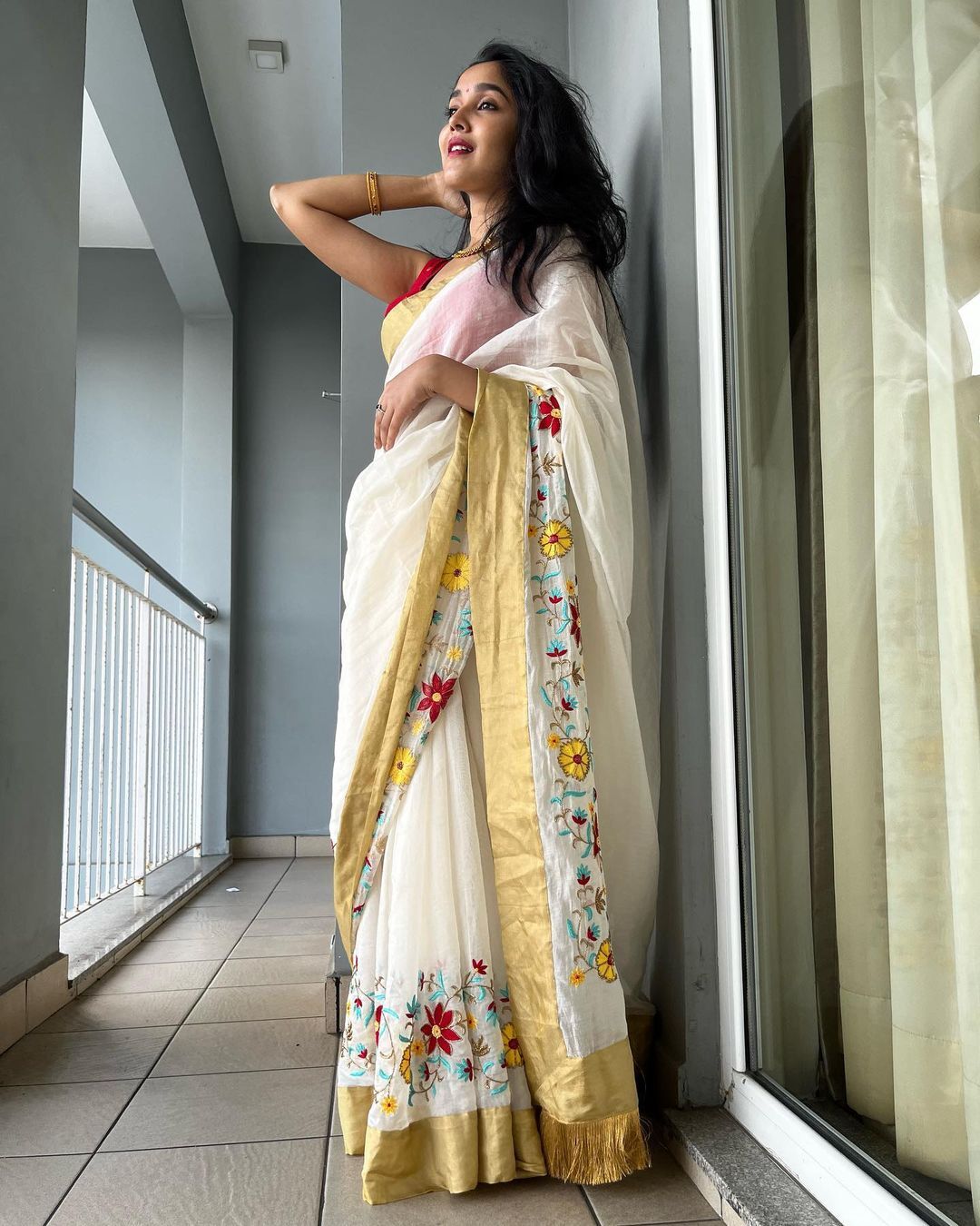 அடேங்கப்பா.. எவ்ளோ பெரிய கவுன்.. குட்டி நயன்தாராவின் லேட்டஸ்ட் நச் போட்டோஸ்!