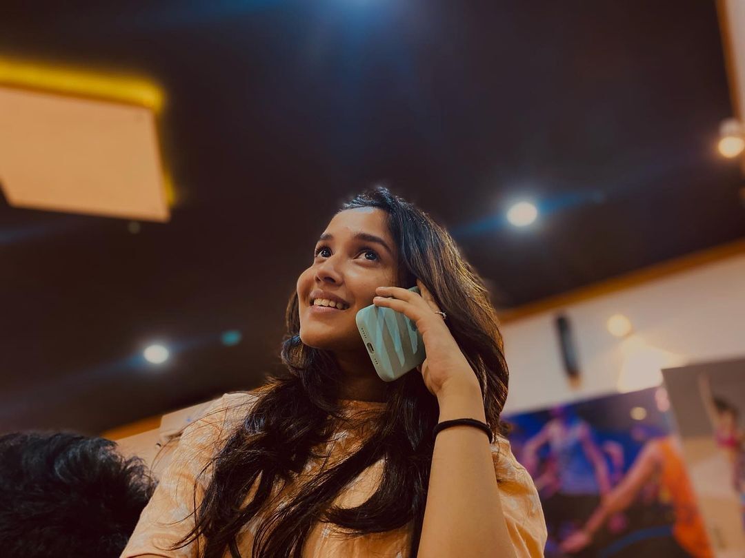 அடேங்கப்பா.. எவ்ளோ பெரிய கவுன்.. குட்டி நயன்தாராவின் லேட்டஸ்ட் நச் போட்டோஸ்!