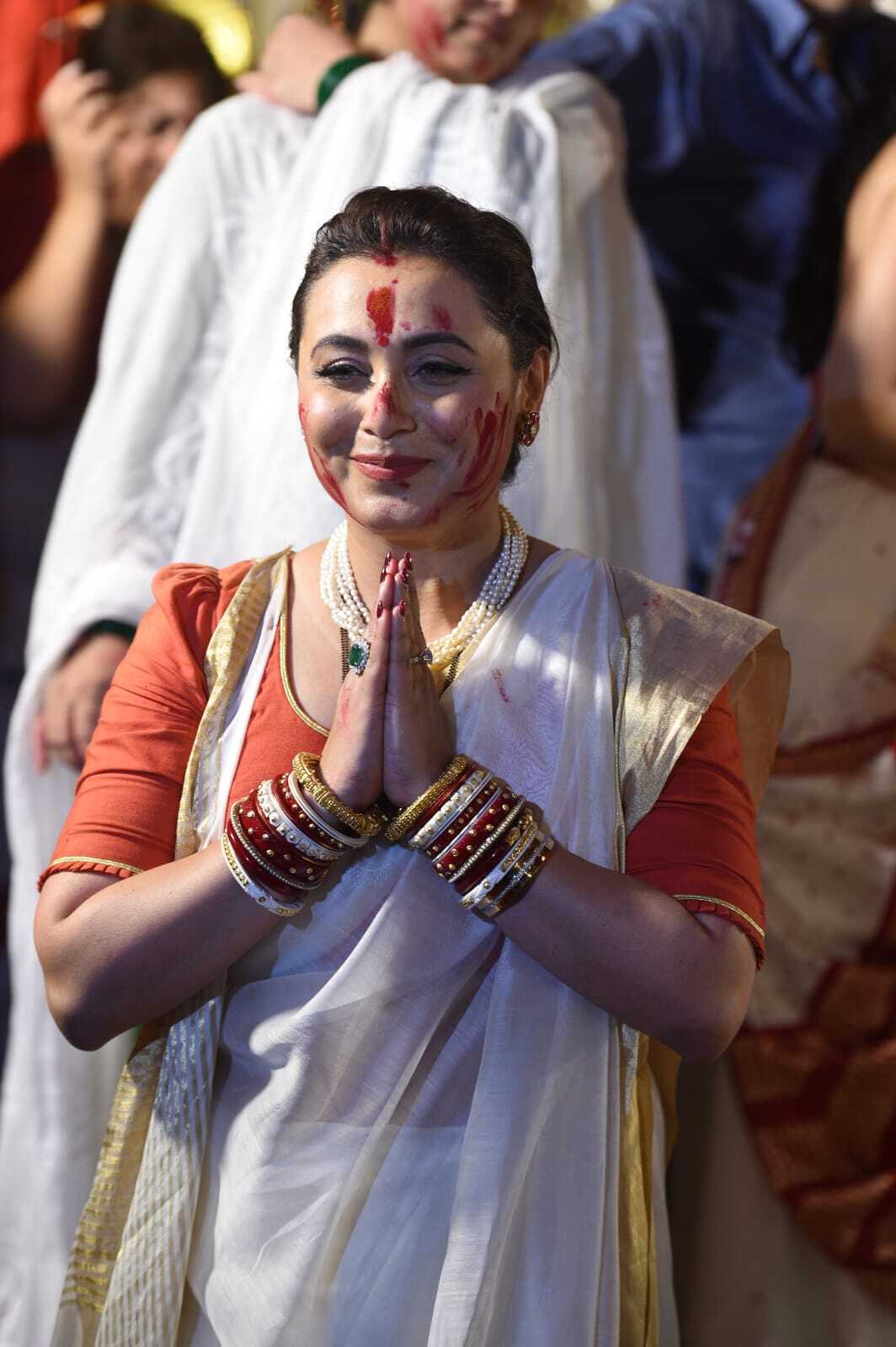 Rani Mukerji's Sindoor Khela Pictures Will Brighten Up Your Day