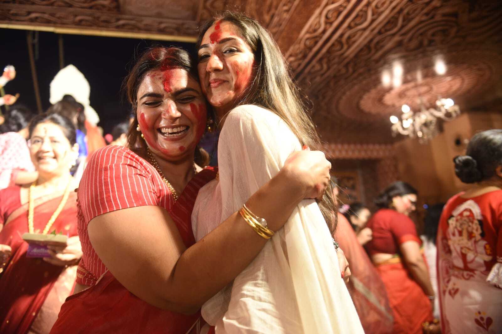 Rani Mukerji's Sindoor Khela Pictures Will Brighten Up Your Day