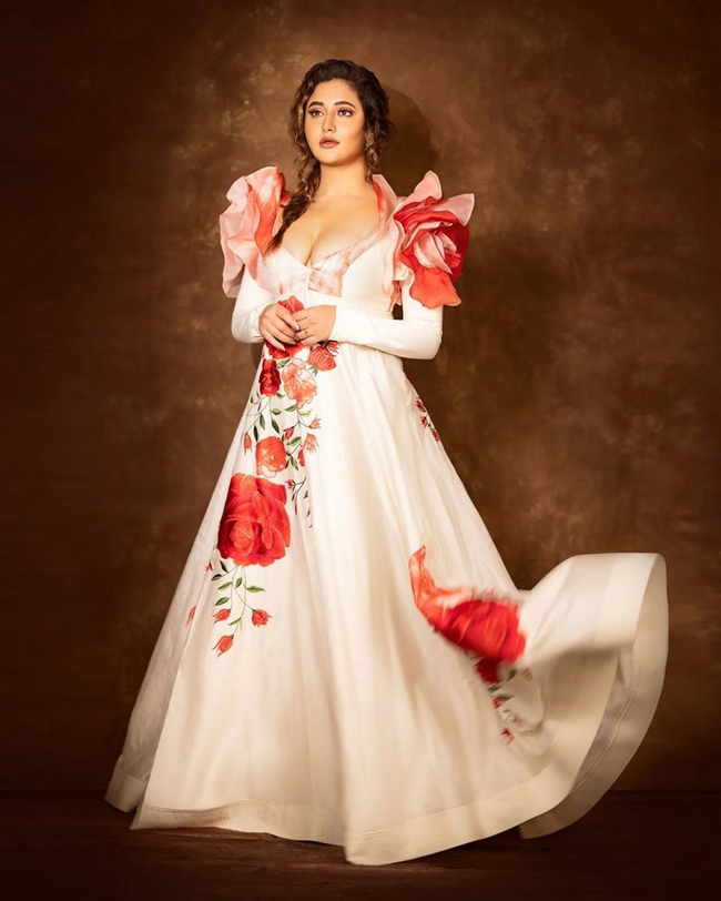 Rashmi Desai Redefines Class In Her Latest Pictures - Filmibeat