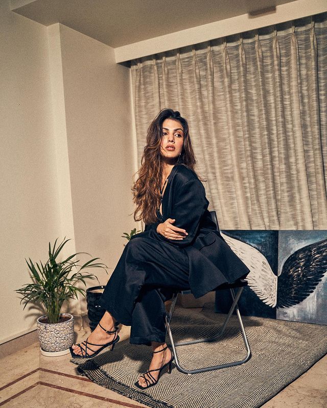 Rhea Chakraborty Looks all Classy, Chic and Bossy in this Black Pants Suit!
