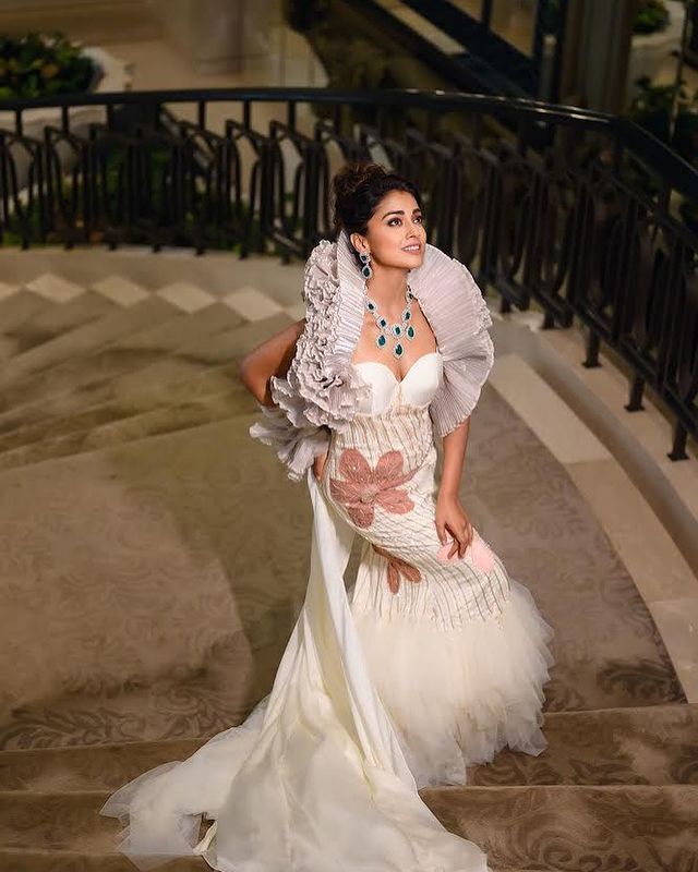 Shriya Saran's Gorgeous Looks Deserve Plenty Of Heart Eyes Emojis