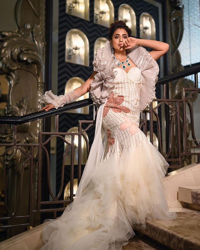 Shriya Saran's Gorgeous Looks Deserve Plenty Of Heart Eyes Emojis