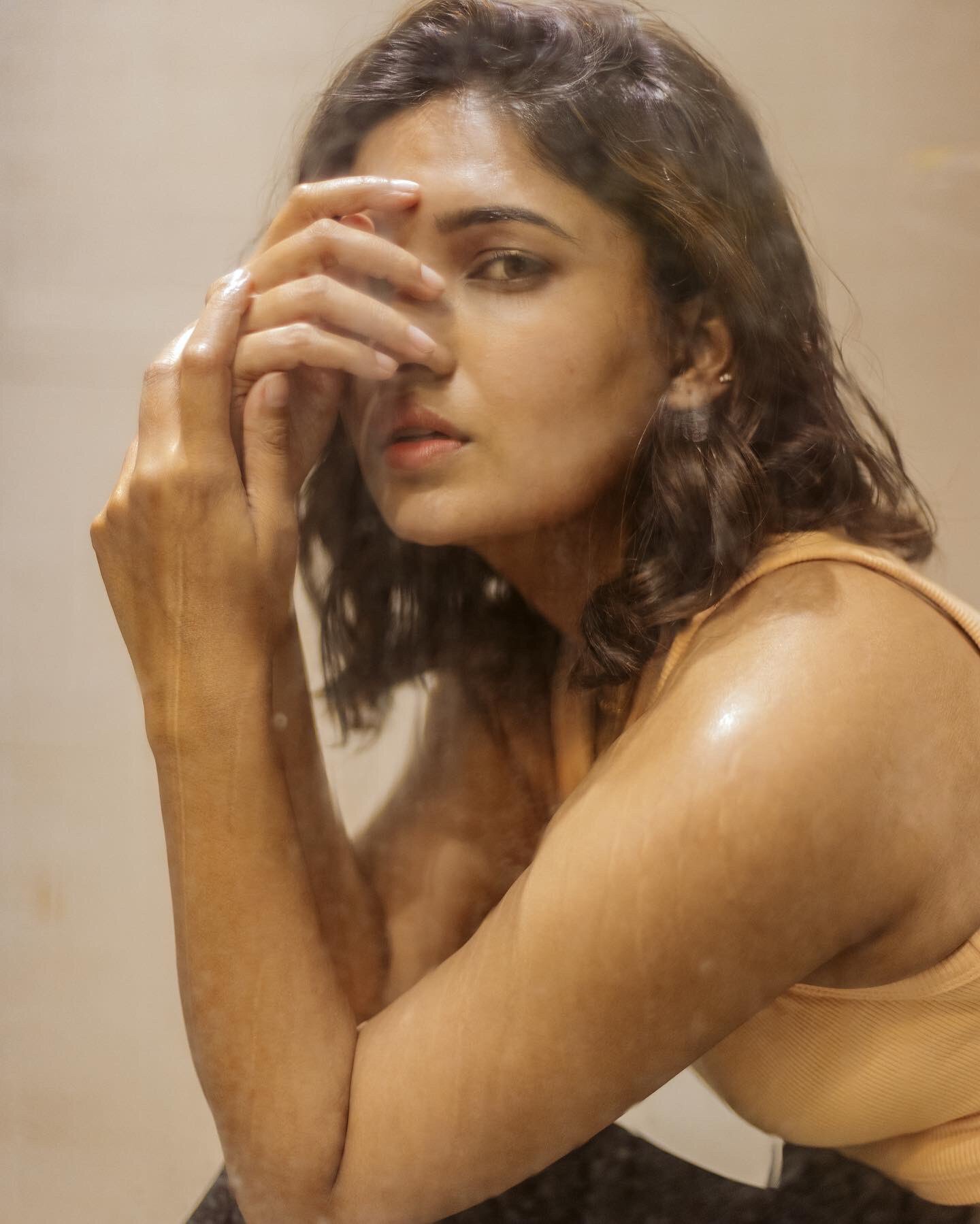 ஒரேயடியாக கவர்ச்சிக்கு தாவிய வாணி போஜன்..குளியலறையில் போட்டோஷூட்!