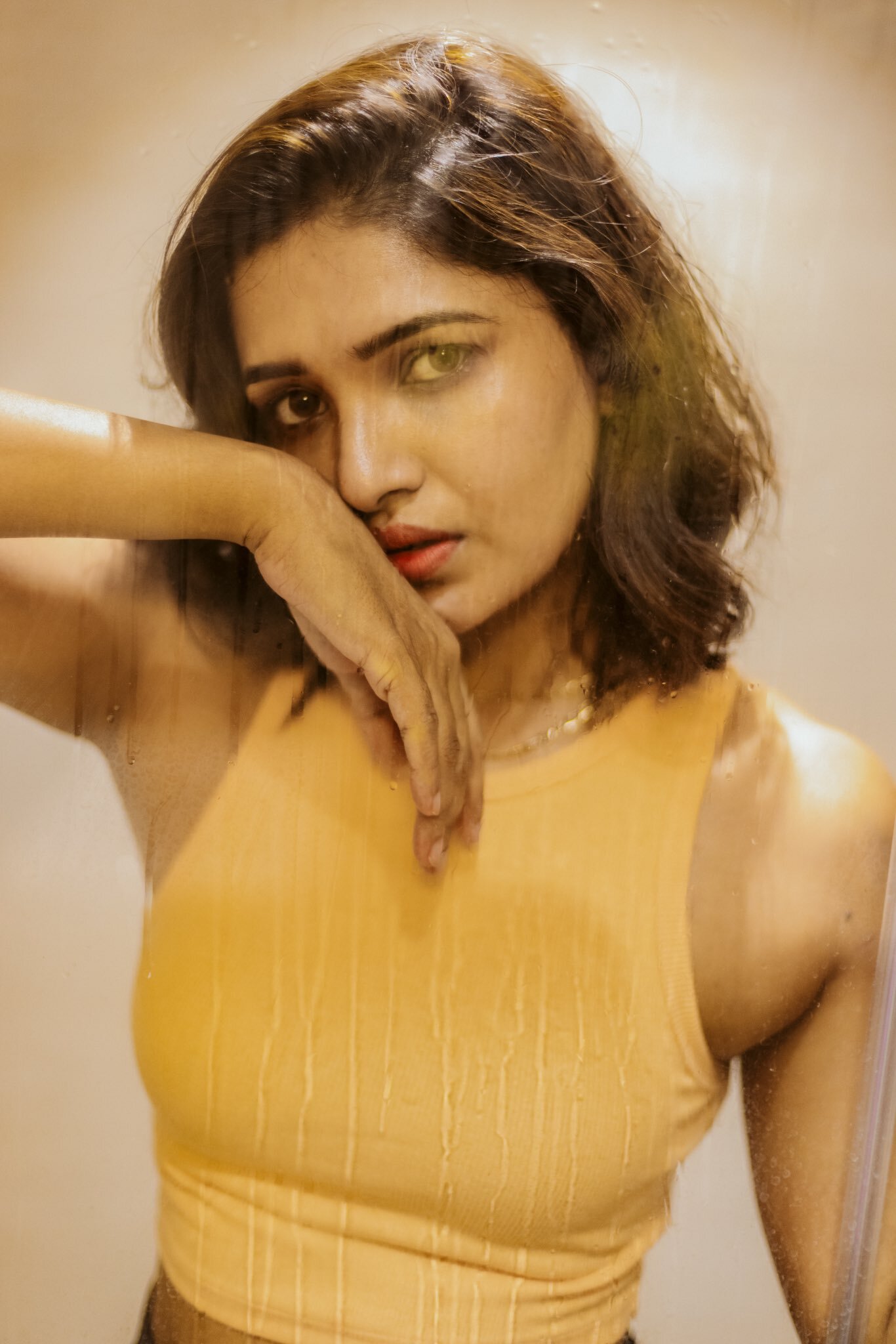 ஒரேயடியாக கவர்ச்சிக்கு தாவிய வாணி போஜன்..குளியலறையில் போட்டோஷூட்!