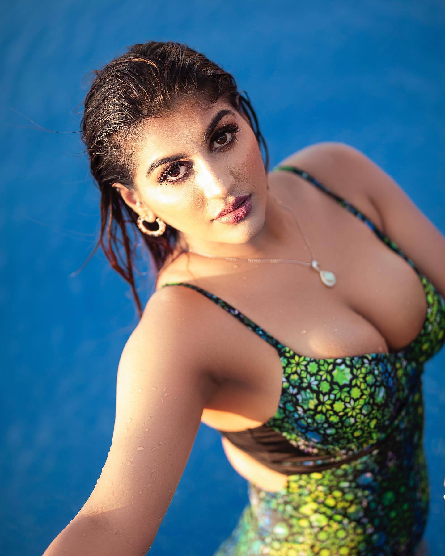Actress Yashika Aannand Bold Looks from Dubai, Goes Viral !!
