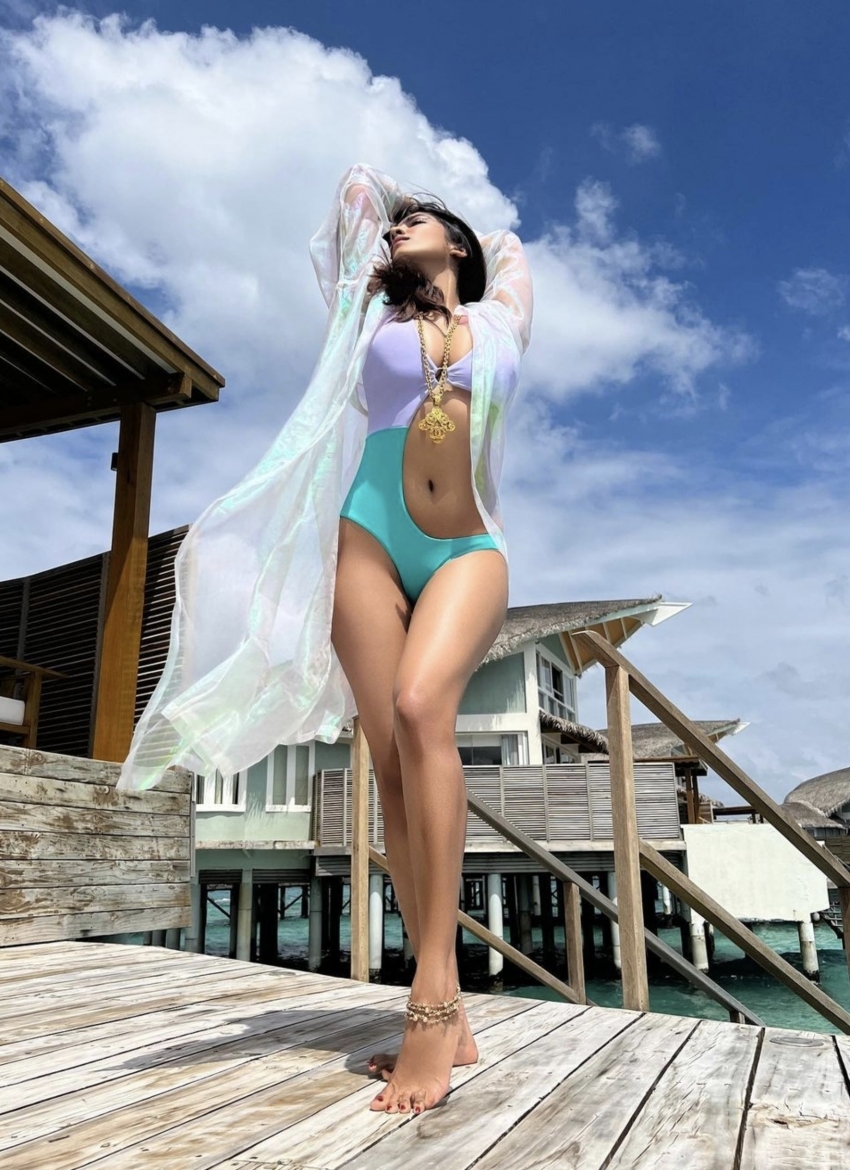 From Samantha Ruth Prabhu To Sara Ali Khan, Actresses Who Enjoyed Their Vacation To Fullest In Maldives