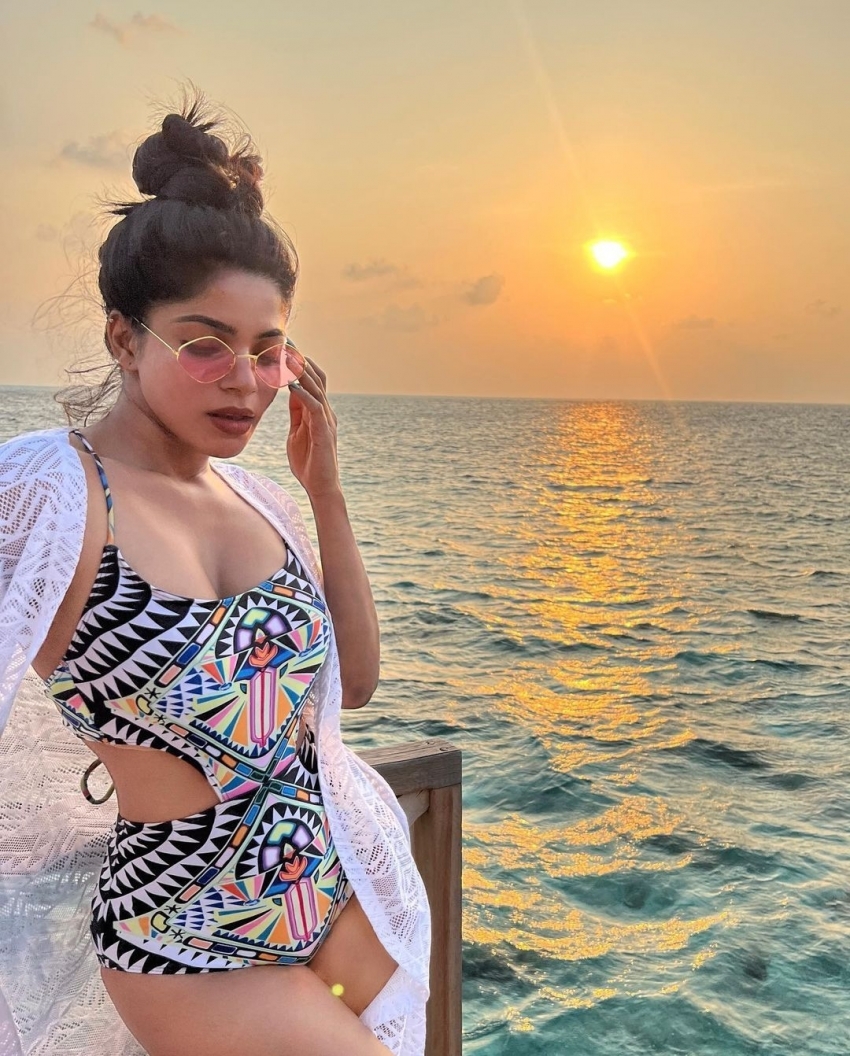 From Samantha Ruth Prabhu To Sara Ali Khan, Actresses Who Enjoyed Their Vacation To Fullest In Maldives