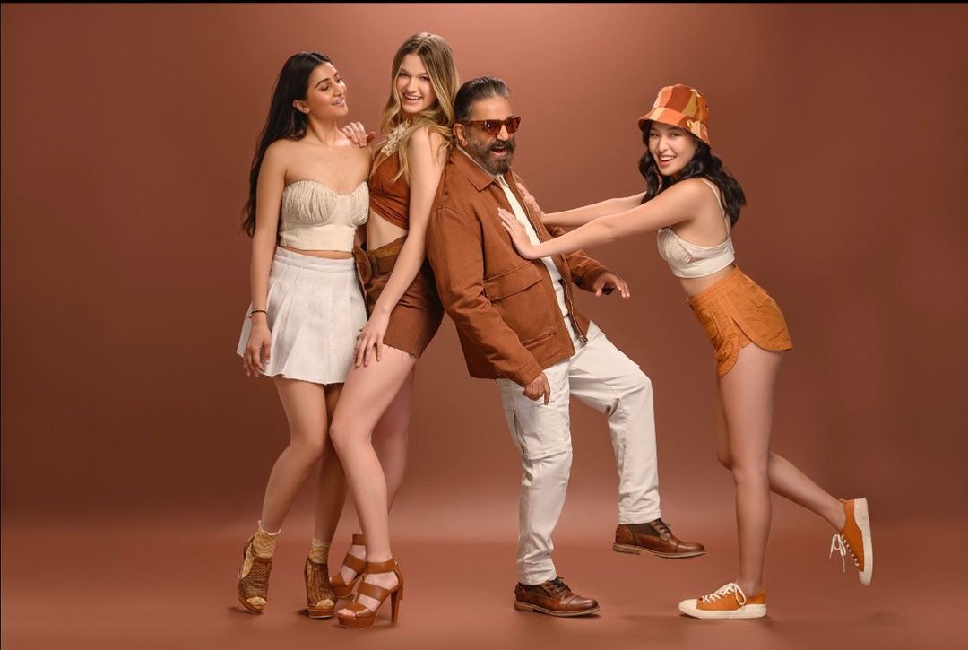 இளம் அழகிகளுடன் கமல்ஹாசன்... கதர் ஆடைகளில் இளமை குறையாத அசத்தல் போட்டோ ஷூட்