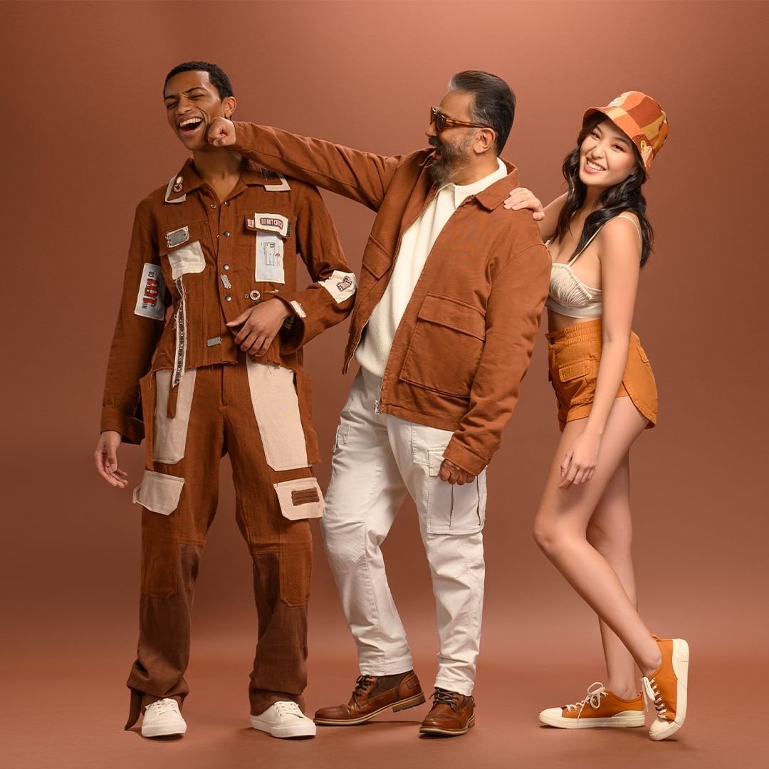 இளம் அழகிகளுடன் கமல்ஹாசன்... கதர் ஆடைகளில் இளமை குறையாத அசத்தல் போட்டோ ஷூட்